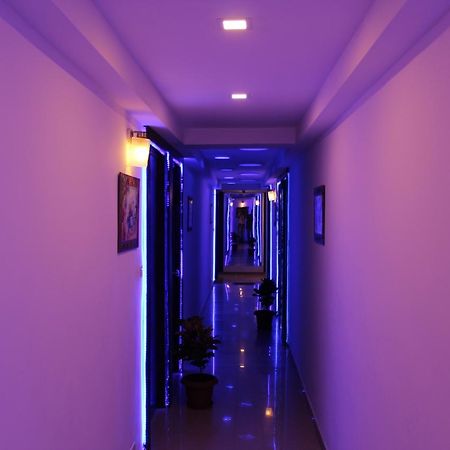 Hotel Kum Kum Adalaj Esterno foto