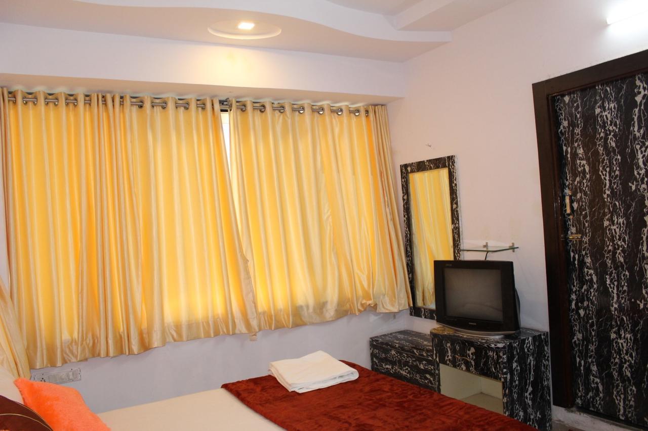 Hotel Kum Kum Adalaj Esterno foto