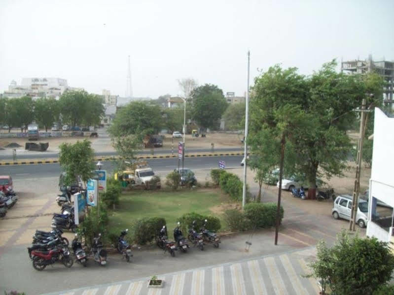 Hotel Kum Kum Adalaj Esterno foto